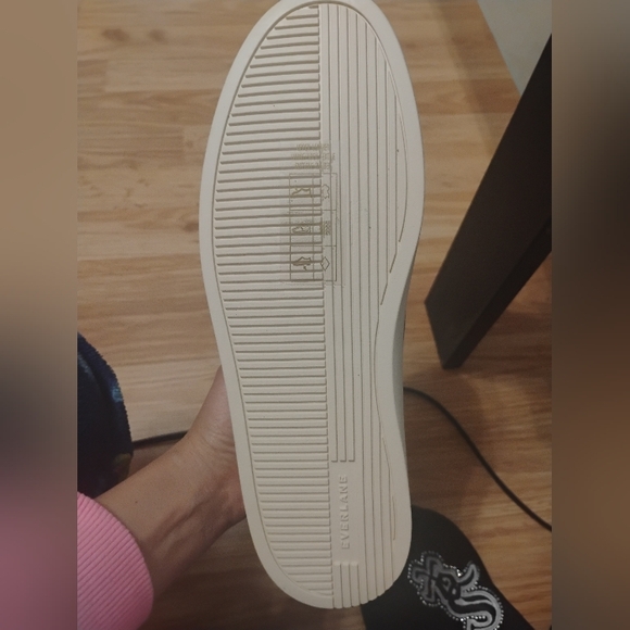 Everlane Shoe - Picture 3 of 7